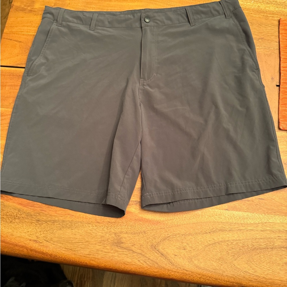 Columbia Men's Charcoal Flat Front Shorts. Drawstring waist(hidden). Great shape